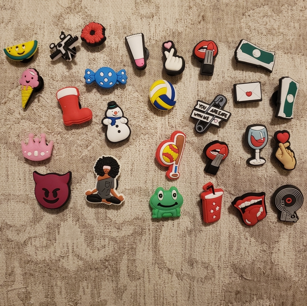 Croc pins!! Disney, my little pony, hello kitty, care bears, flowers, Pokémon